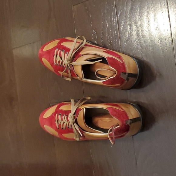 Stylish Red and Tan Men's Sneakers - Picture 14 of 16